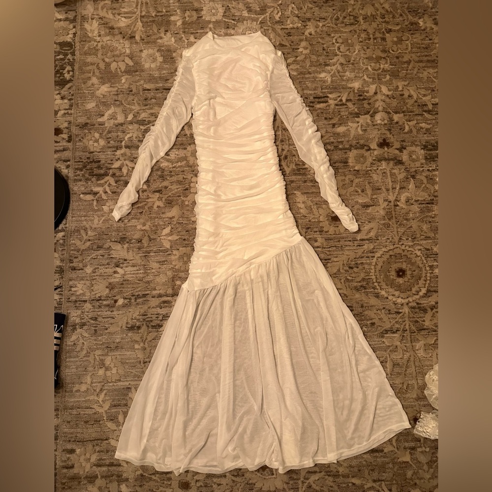 Elegant White Long Sleeve Scrunch Dress